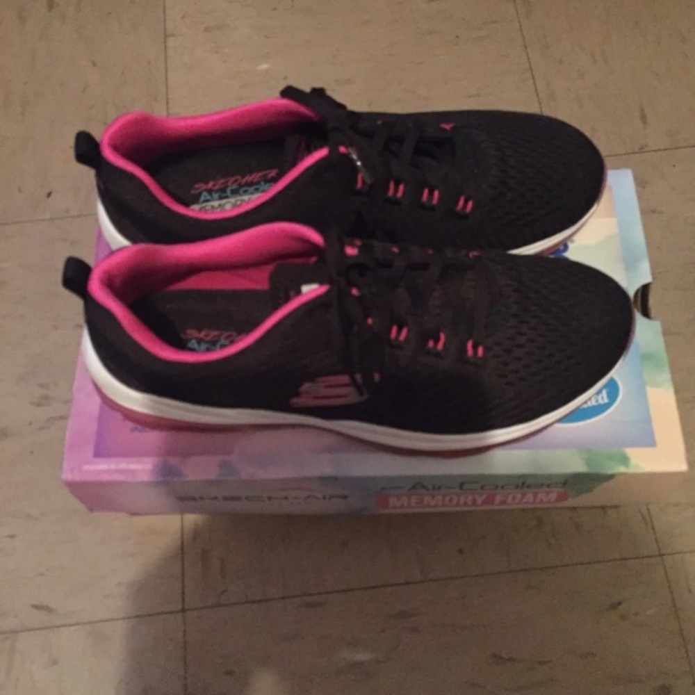 Sketchers black and pink